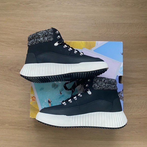 NWT Roxy Boots - Picture 11 of 13